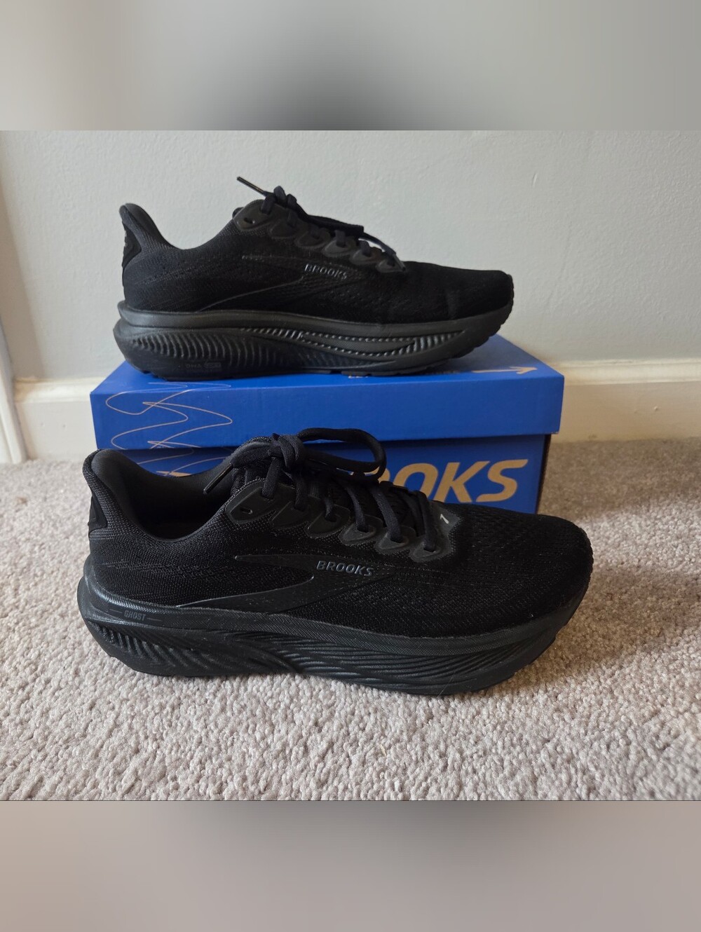 Brooks Ghosts Black Womens 9 Neutral Running Shoe